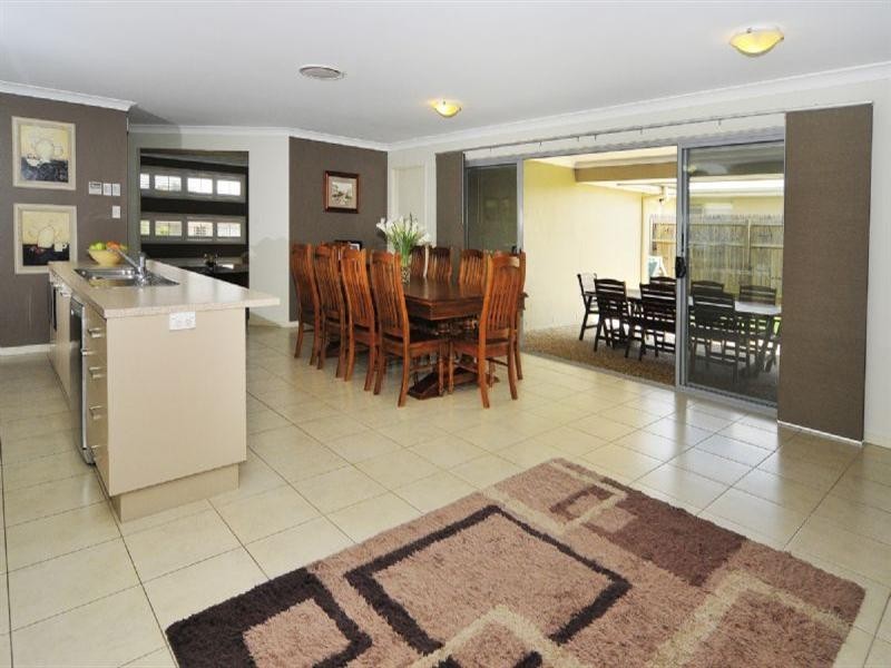 7 Stacey Close, Moggill QLD 4070