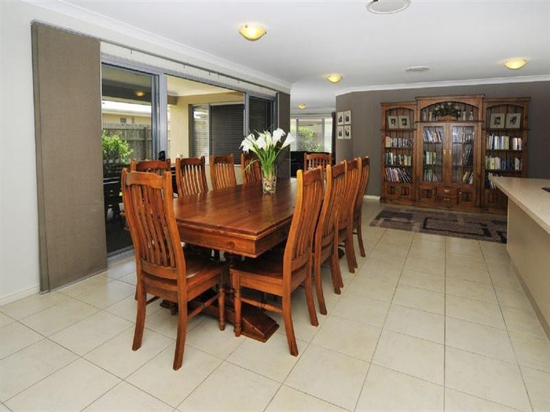 7 Stacey Close, Moggill QLD 4070