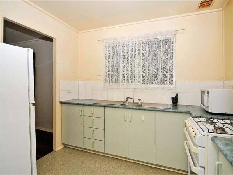 2 Arkins Crescent, Goodna QLD 4300