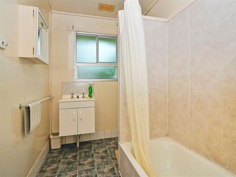 2 Arkins Crescent, Goodna QLD 4300