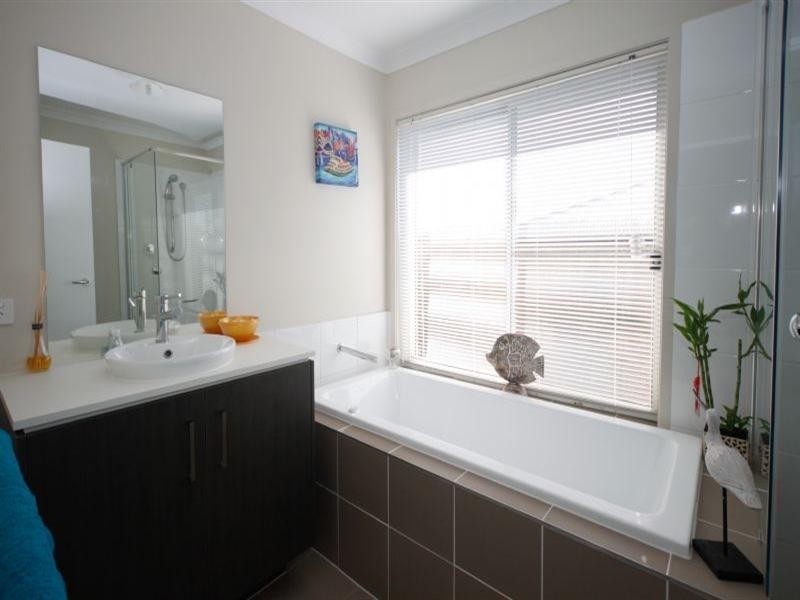 6 Roach Crescent, Redbank Plains QLD 4301