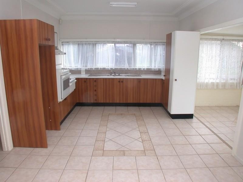 1 Thursday Street, Tuggerawong NSW 2259