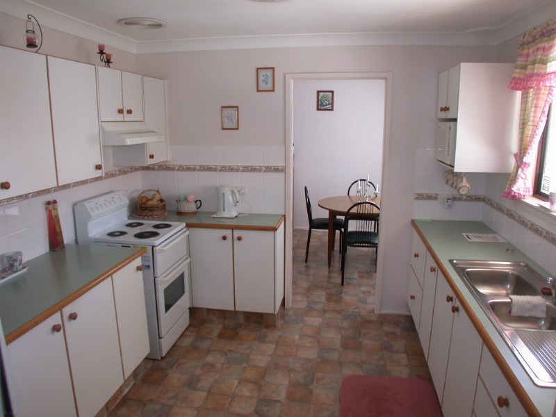 4 Hillsdale Close, Gorokan NSW 2263