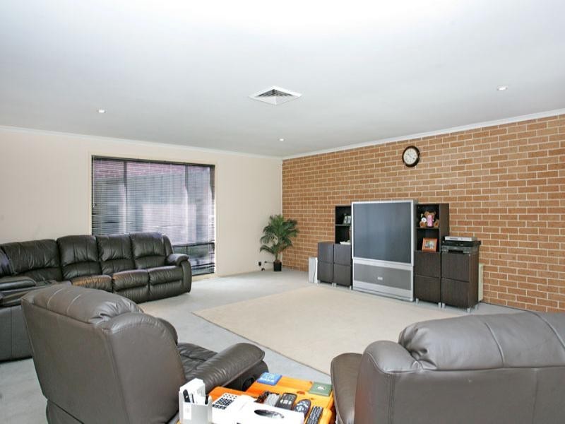 9 Chester Close, Kanwal NSW 2259