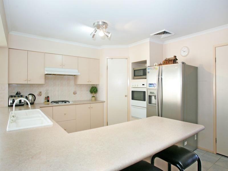 9 Chester Close, Kanwal NSW 2259