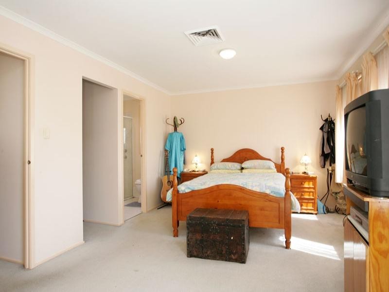 9 Chester Close, Kanwal NSW 2259