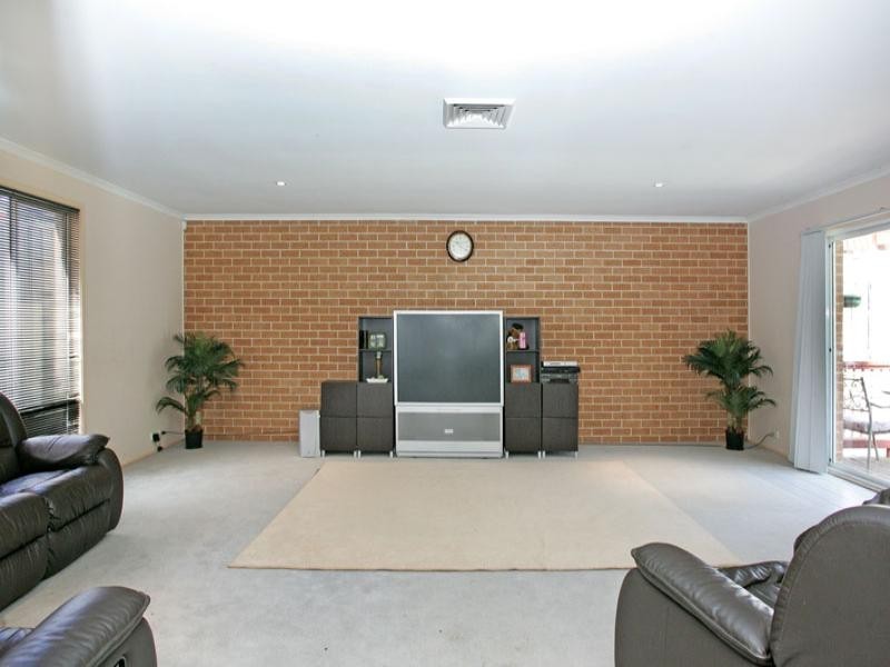 9 Chester Close, Kanwal NSW 2259