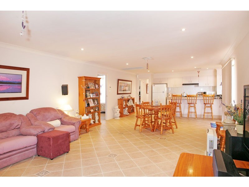 8 Teak Close, Hamlyn Terrace NSW 2259