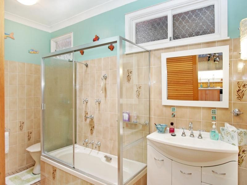 32 Marks Road, Gorokan NSW 2263