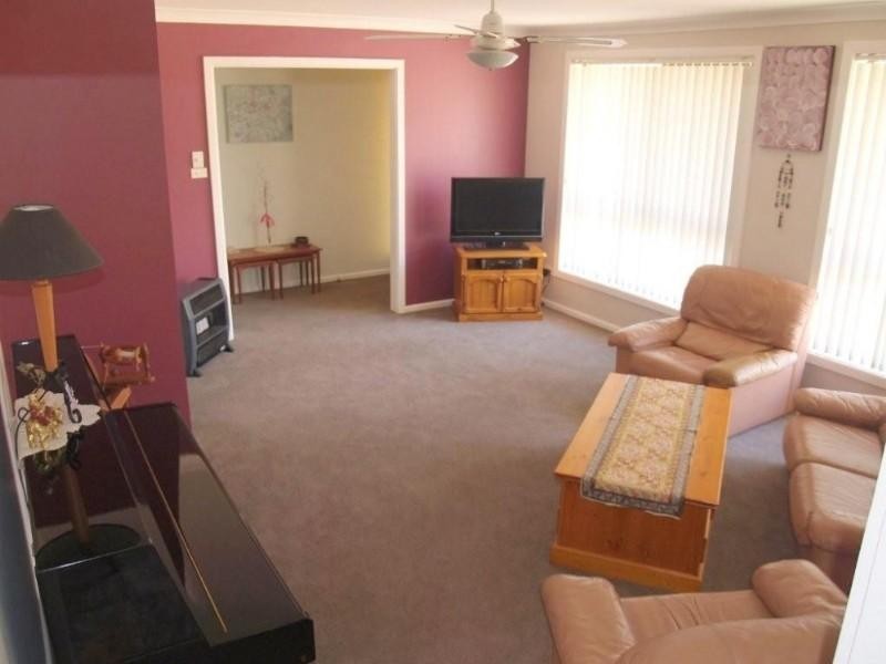 2 Dalton Avenue, Kanwal NSW 2259
