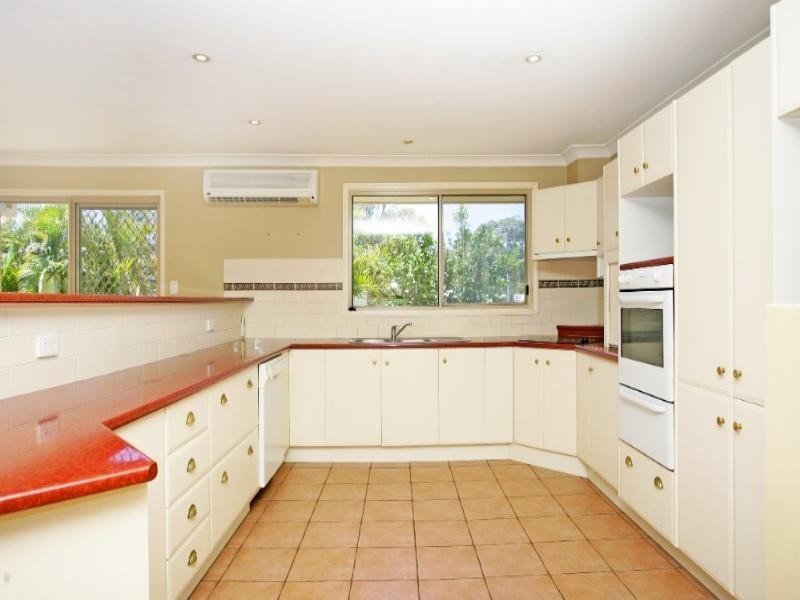 1 Lukela Avenue, Budgewoi NSW 2262