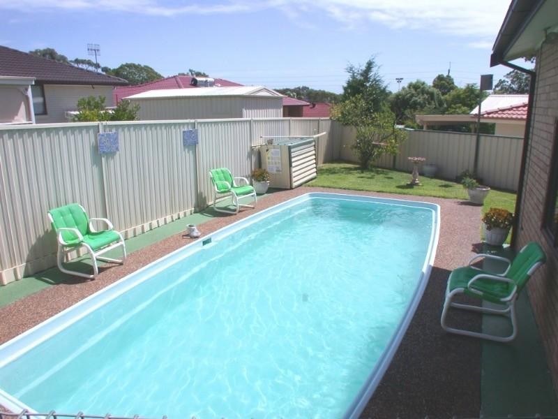 9 Esther Close, Gorokan NSW 2263