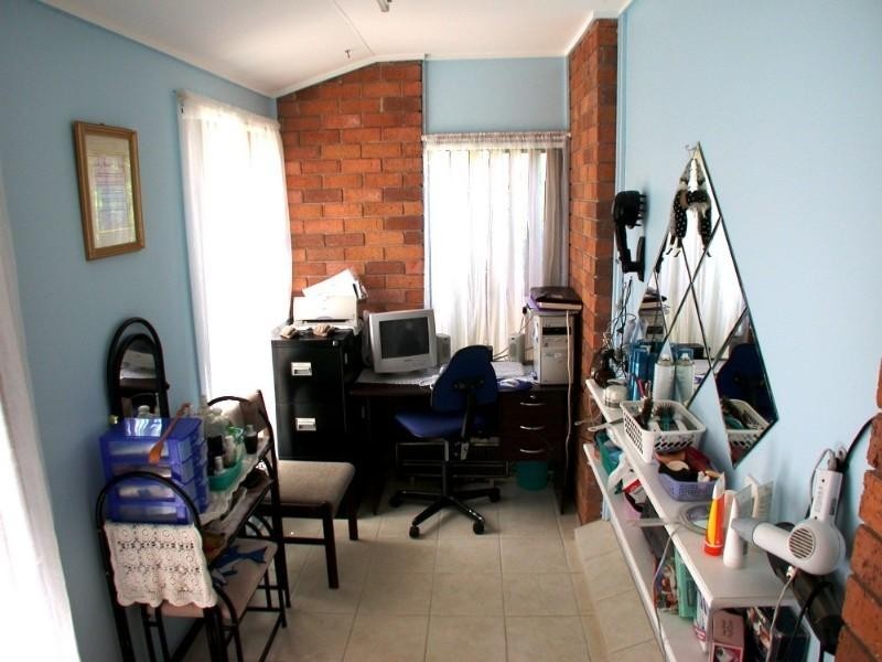 9 Esther Close, Gorokan NSW 2263