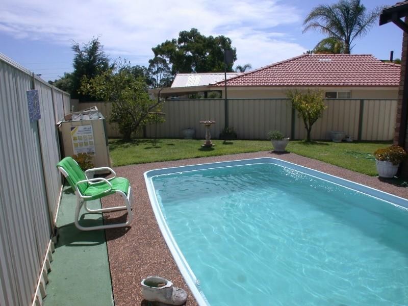 9 Esther Close, Gorokan NSW 2263