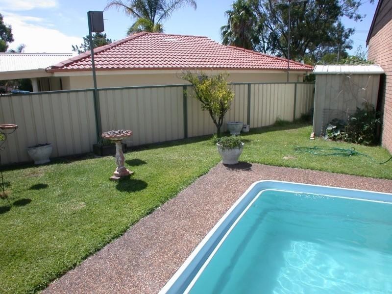 9 Esther Close, Gorokan NSW 2263