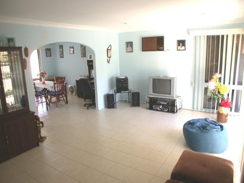 9 Esther Close, Gorokan NSW 2263