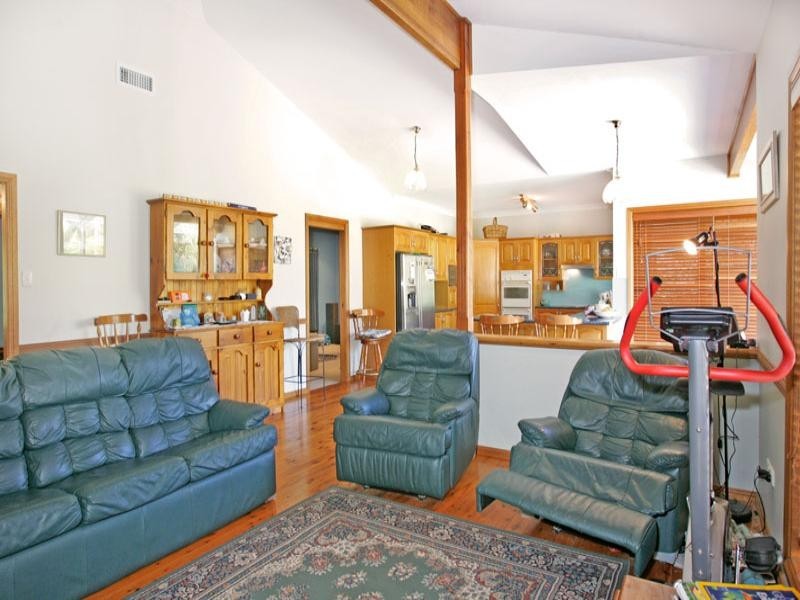 16 Crestwood Road, Jilliby NSW 2259