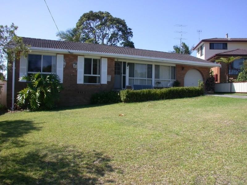 4 Morcombe Close, Gorokan NSW 2263