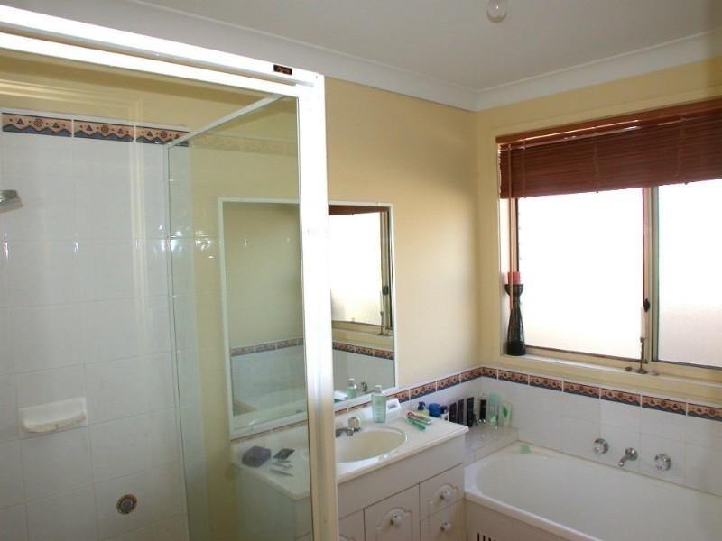 4 Spruce Close, Hamlyn Terrace NSW 2259