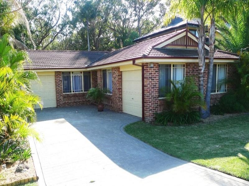 14 Elizabeth Bay Drive, Lake Munmorah NSW 2259
