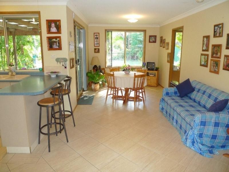 14 Elizabeth Bay Drive, Lake Munmorah NSW 2259