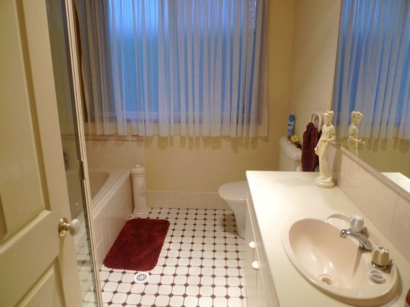 14 Elizabeth Bay Drive, Lake Munmorah NSW 2259