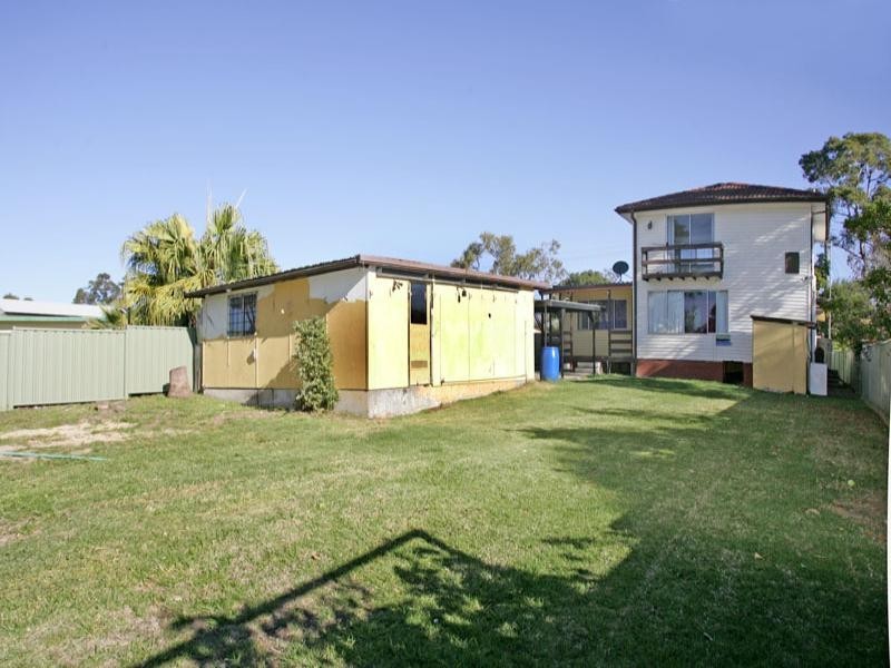 17 Avonlea Avenue, Gorokan NSW 2263
