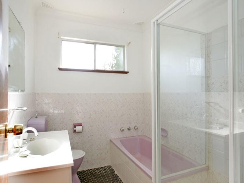 17 Avonlea Avenue, Gorokan NSW 2263