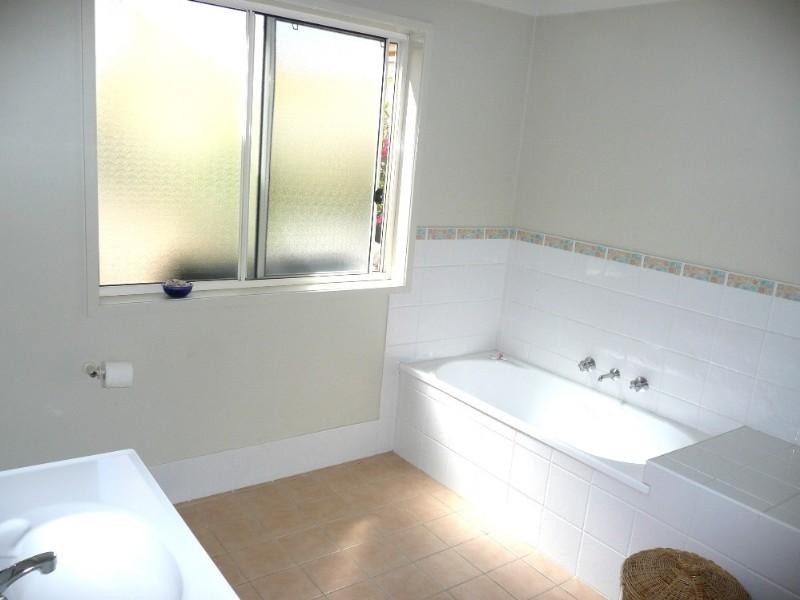 10 Hillmont Close, Woongarrah NSW 2259