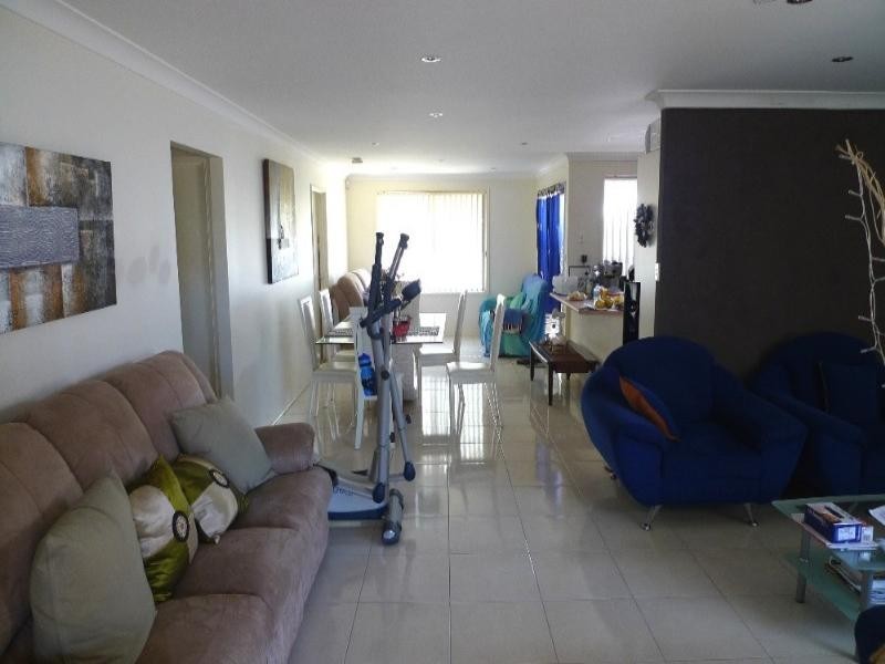 27 Nagle Crescent, Blue Haven NSW 2262