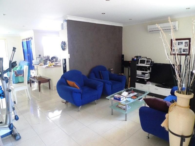 27 Nagle Crescent, Blue Haven NSW 2262