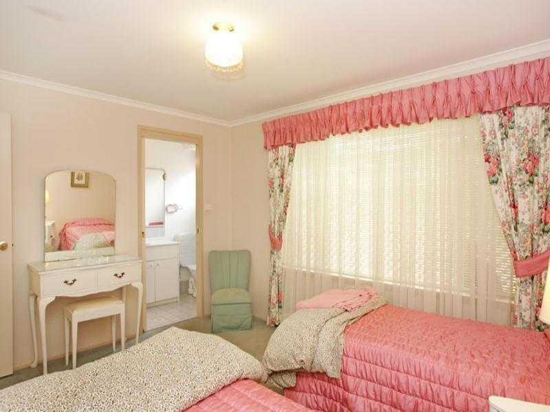 37 Twin Lakes Drive, Lake Haven NSW 2263