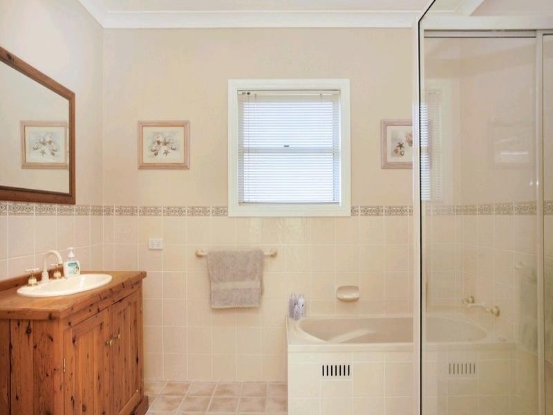 11 Ebony Drive, Hamlyn Terrace NSW 2259