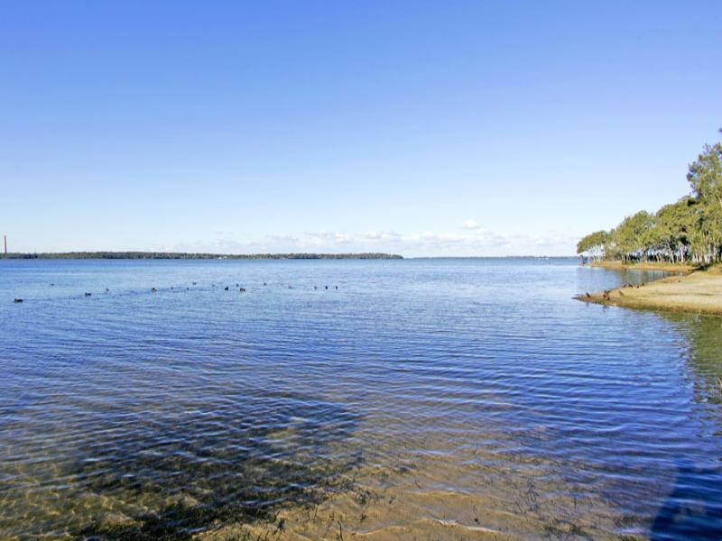 5 Tingira Avenue, Charmhaven NSW 2263