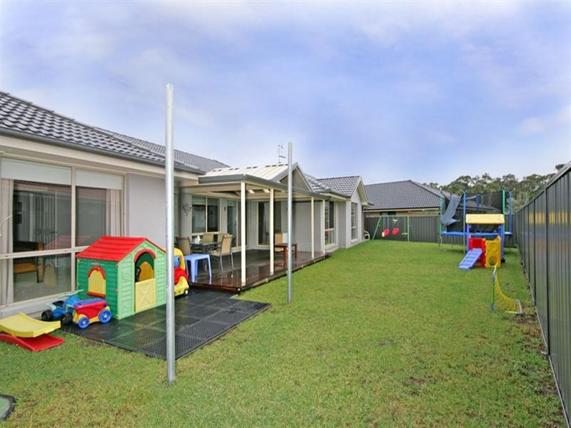 8 Flora Place, Hamlyn Terrace NSW 2259