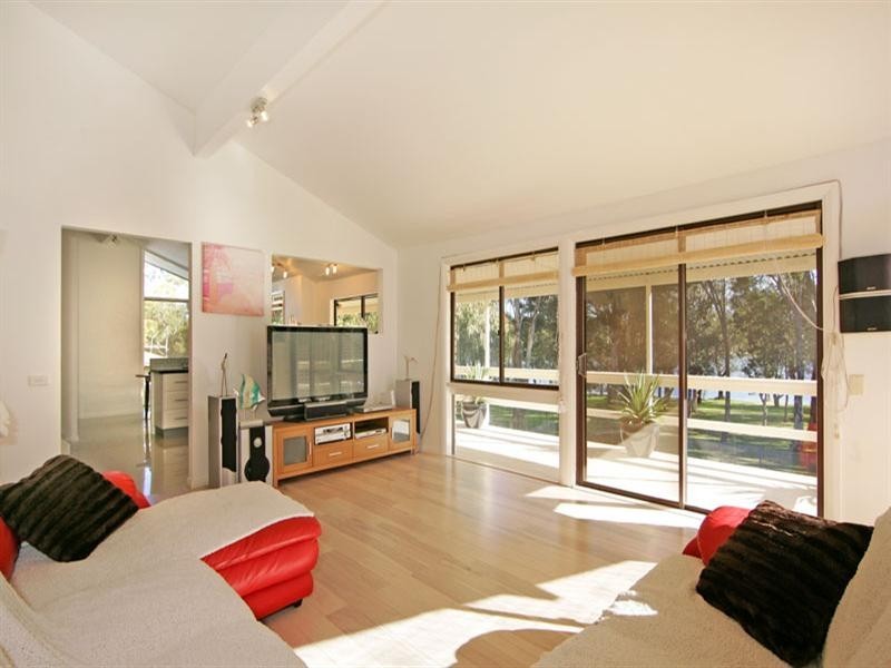 50 Teragalin Drive, Chain Valley Bay NSW 2259
