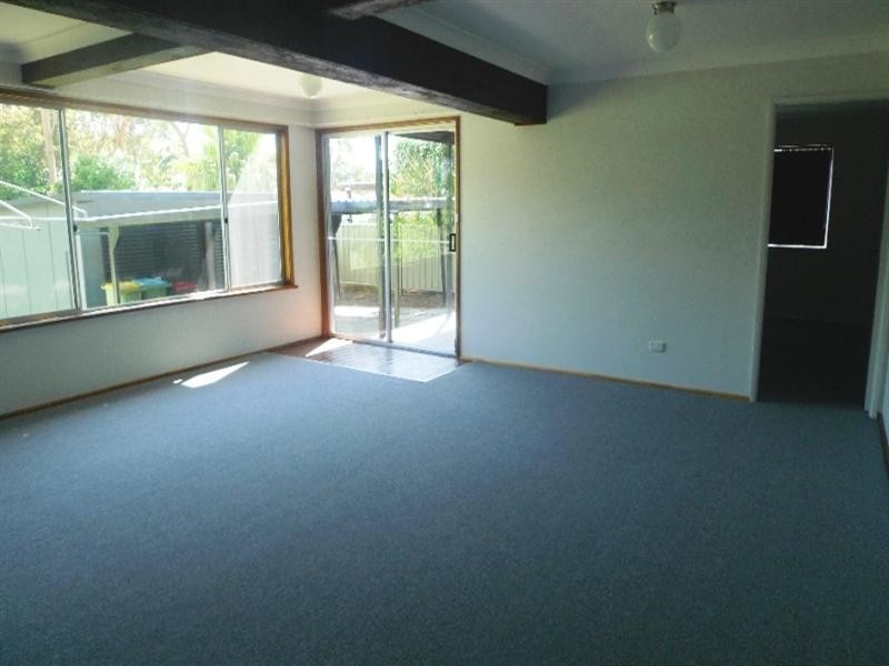 17 Avonlea Avenue, Gorokan NSW 2263