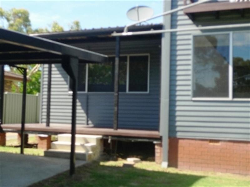 17 Avonlea Avenue, Gorokan NSW 2263