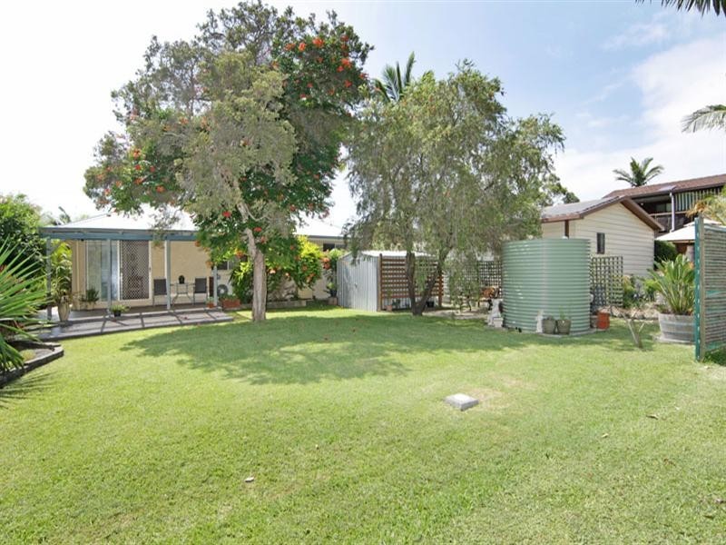 2 Kalele Avenue, Budgewoi NSW 2262