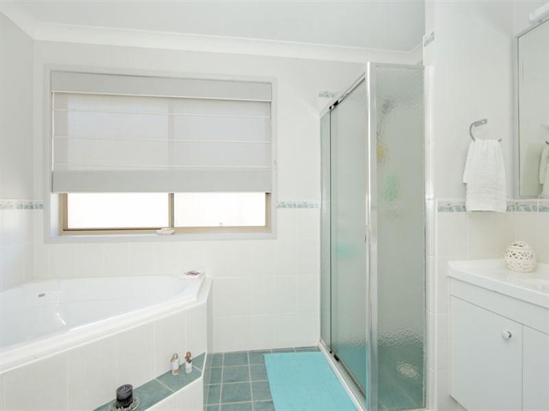 2 Kalele Avenue, Budgewoi NSW 2262