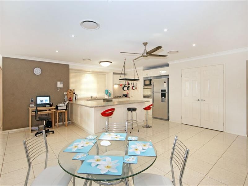 80 Mountain View Drive, Woongarrah NSW 2259