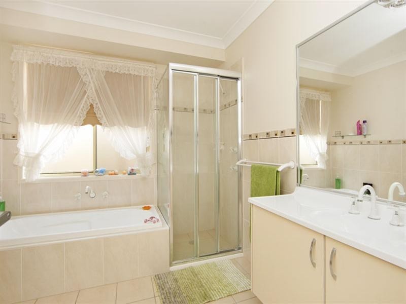 80 Mountain View Drive, Woongarrah NSW 2259