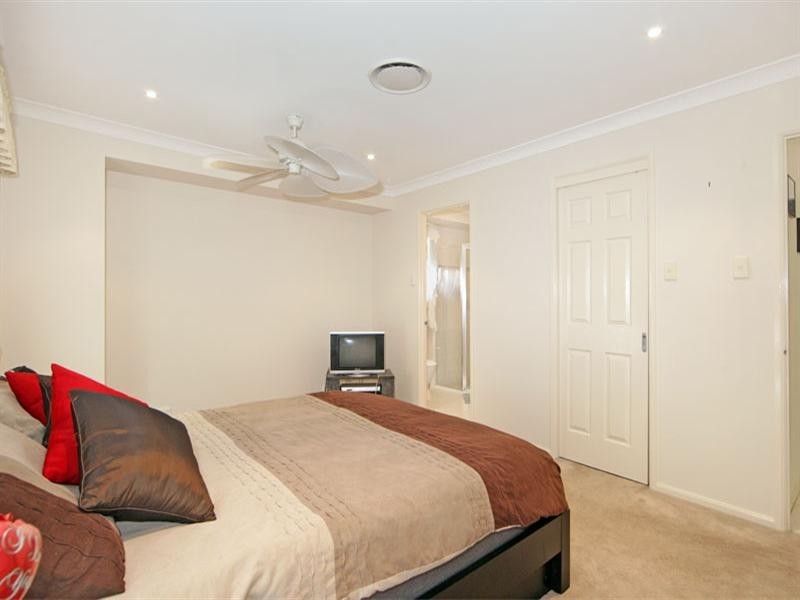 80 Mountain View Drive, Woongarrah NSW 2259