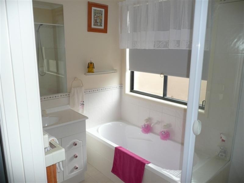 18 Winchester Drive, Lake Munmorah NSW 2259