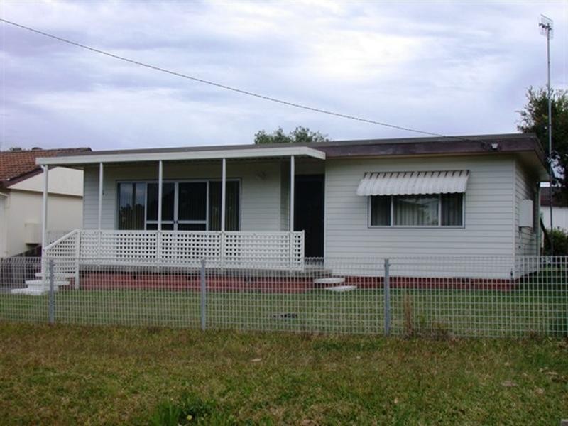 16 Georgina Avenue, Gorokan NSW 2263