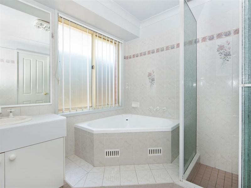 17 Christopher Crescent, Lake Haven NSW 2263