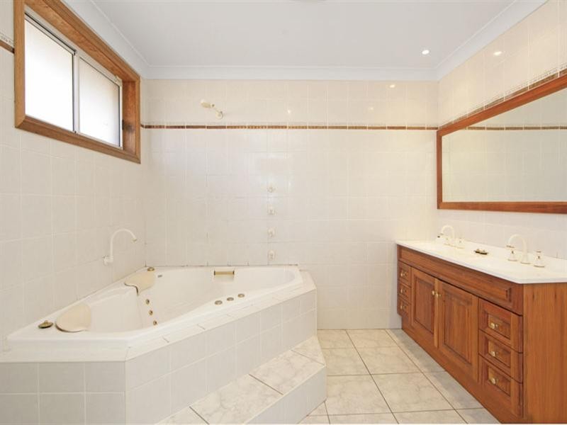 110 Westbrook Parade, Gorokan NSW 2263