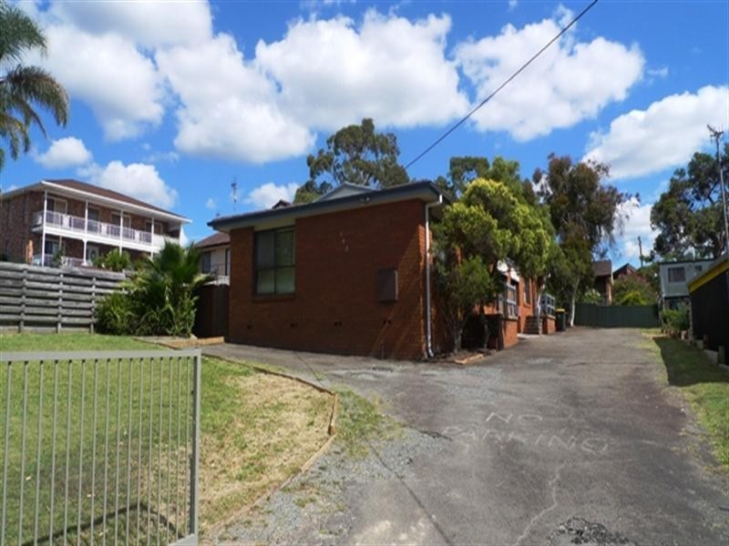 1 and 2/143 Wallarah Road, Gorokan NSW 2263