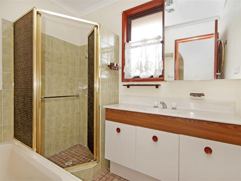 1 Gilbert Avenue, Gorokan NSW 2263