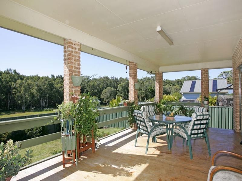 59 Elizabeth Bay Drive, Lake Munmorah NSW 2259